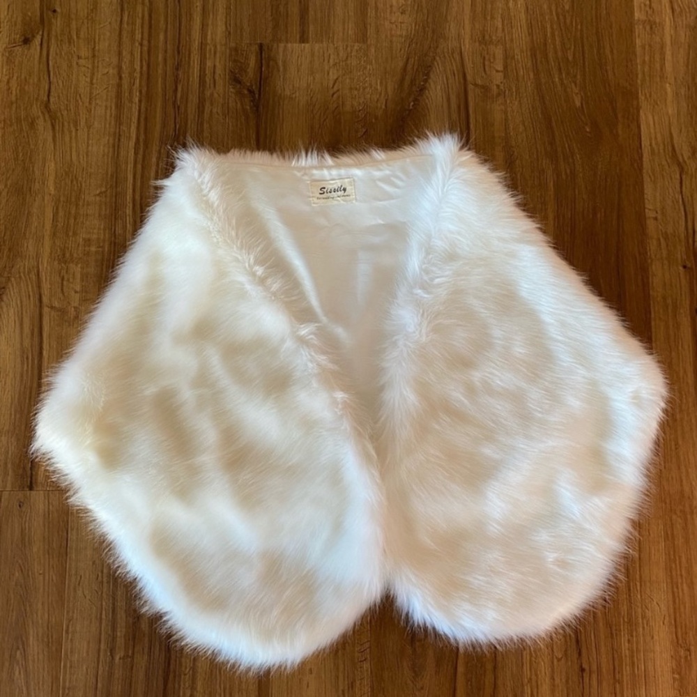 COPY - White ivory fur shawl wedding - Sissily
